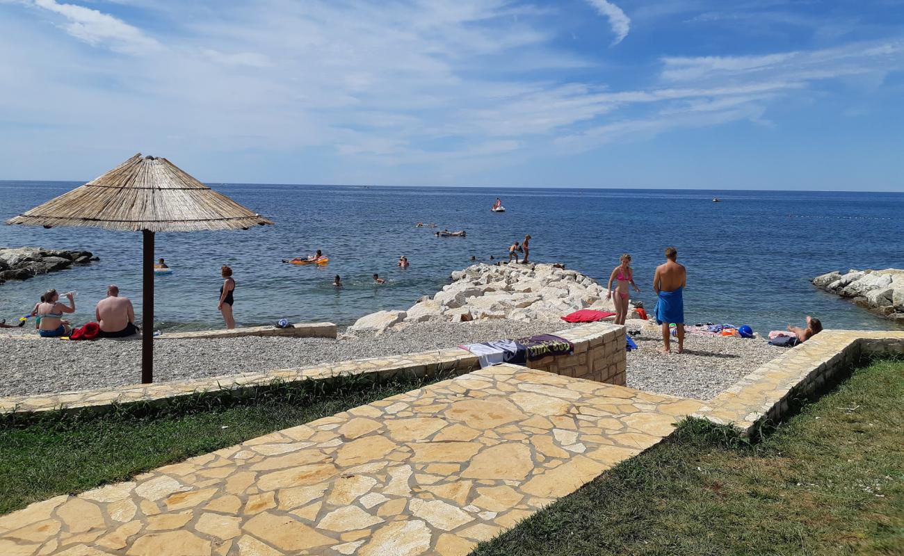 Bella Vista beach'in fotoğrafı bej çakıl yüzey ile