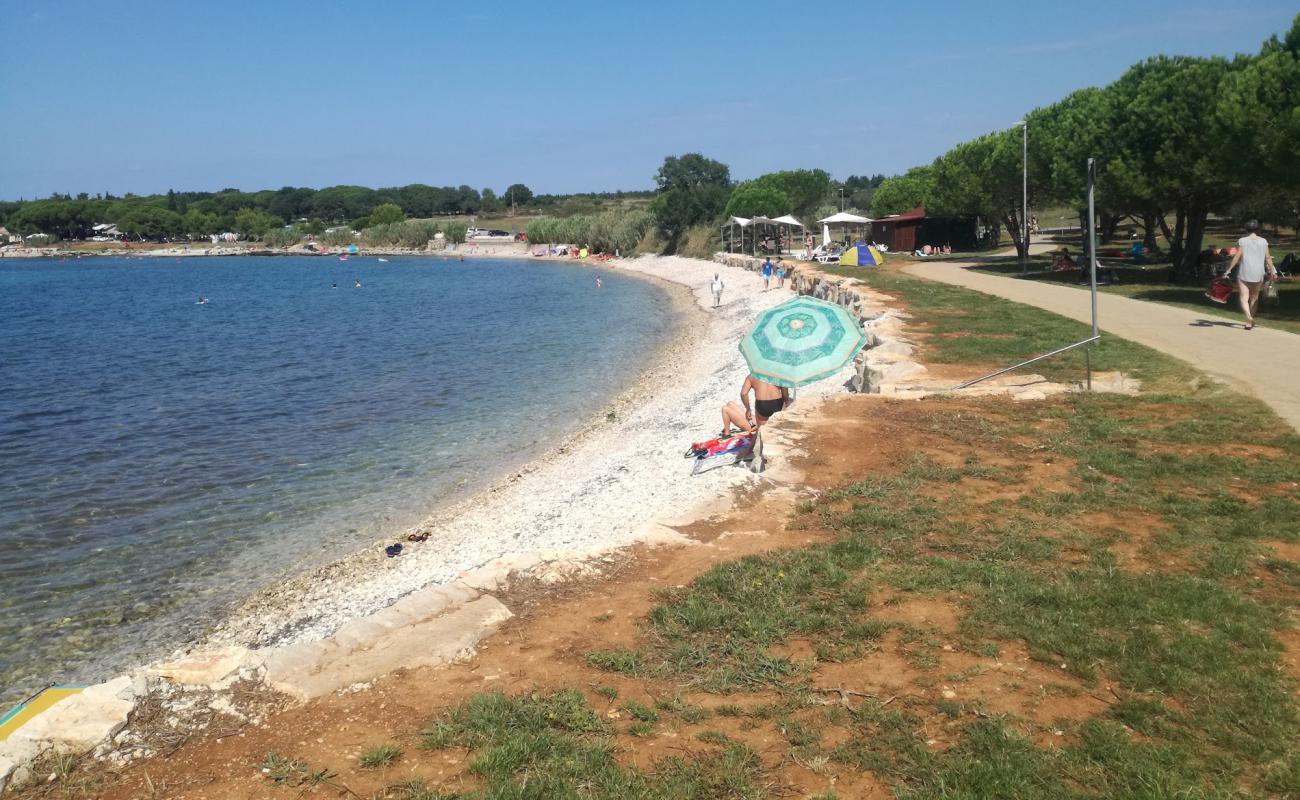 Kastanija beach'in fotoğrafı bej kum ve çakıl yüzey ile