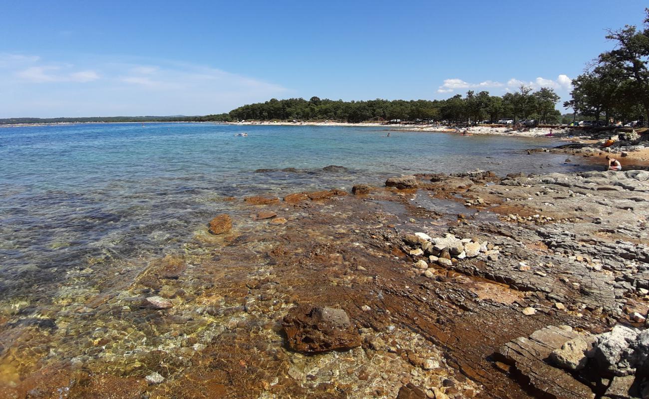 Bosuja beach'in fotoğrafı taşlar yüzey ile