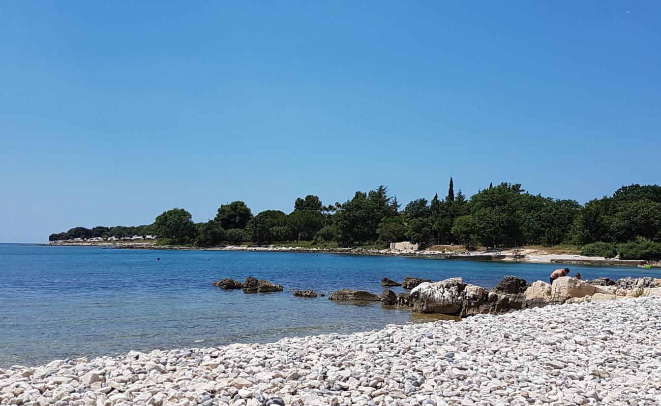 Saladinka beach'in fotoğrafı bej çakıl yüzey ile