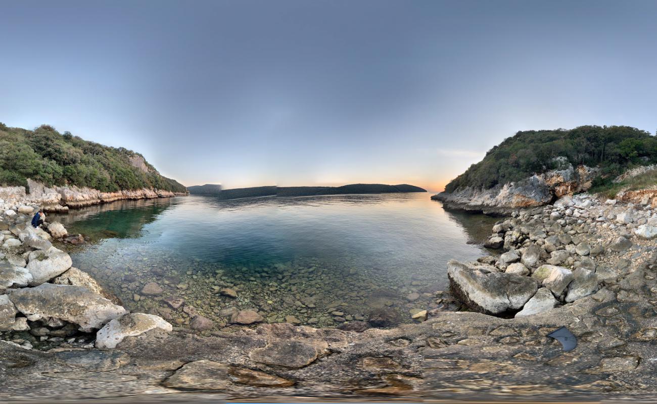 Limski Kanal beach'in fotoğrafı taşlar yüzey ile