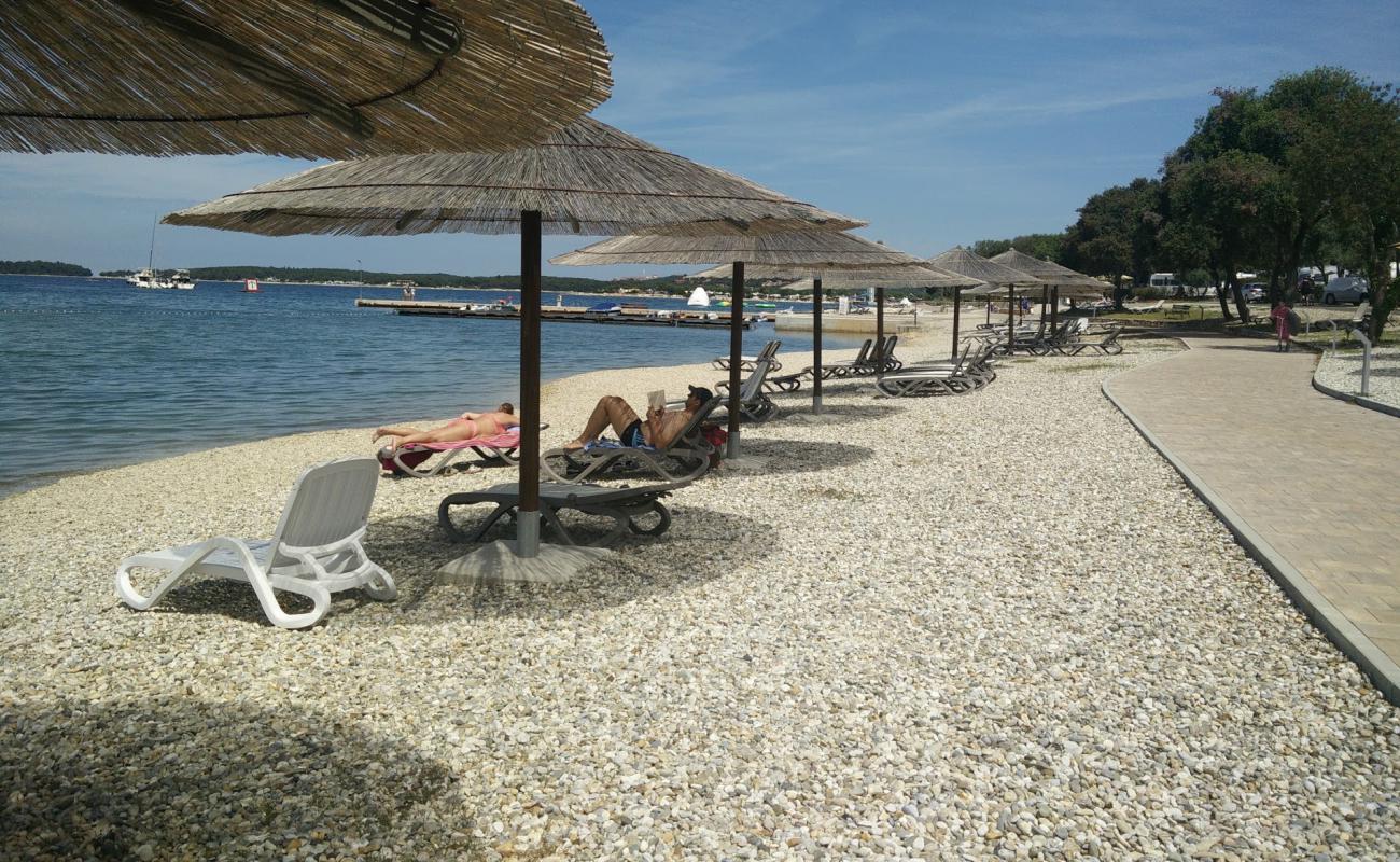 Val Saline beach'in fotoğrafı hafif ince çakıl taş yüzey ile