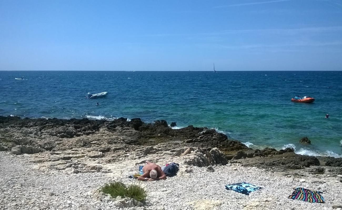 Punta Kriz beach'in fotoğrafı taşlar yüzey ile