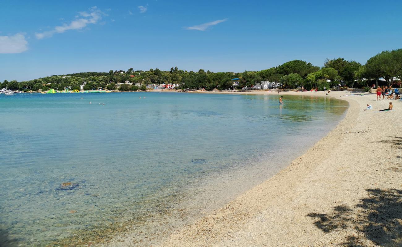 Vestar beach II'in fotoğrafı hafif ince çakıl taş yüzey ile