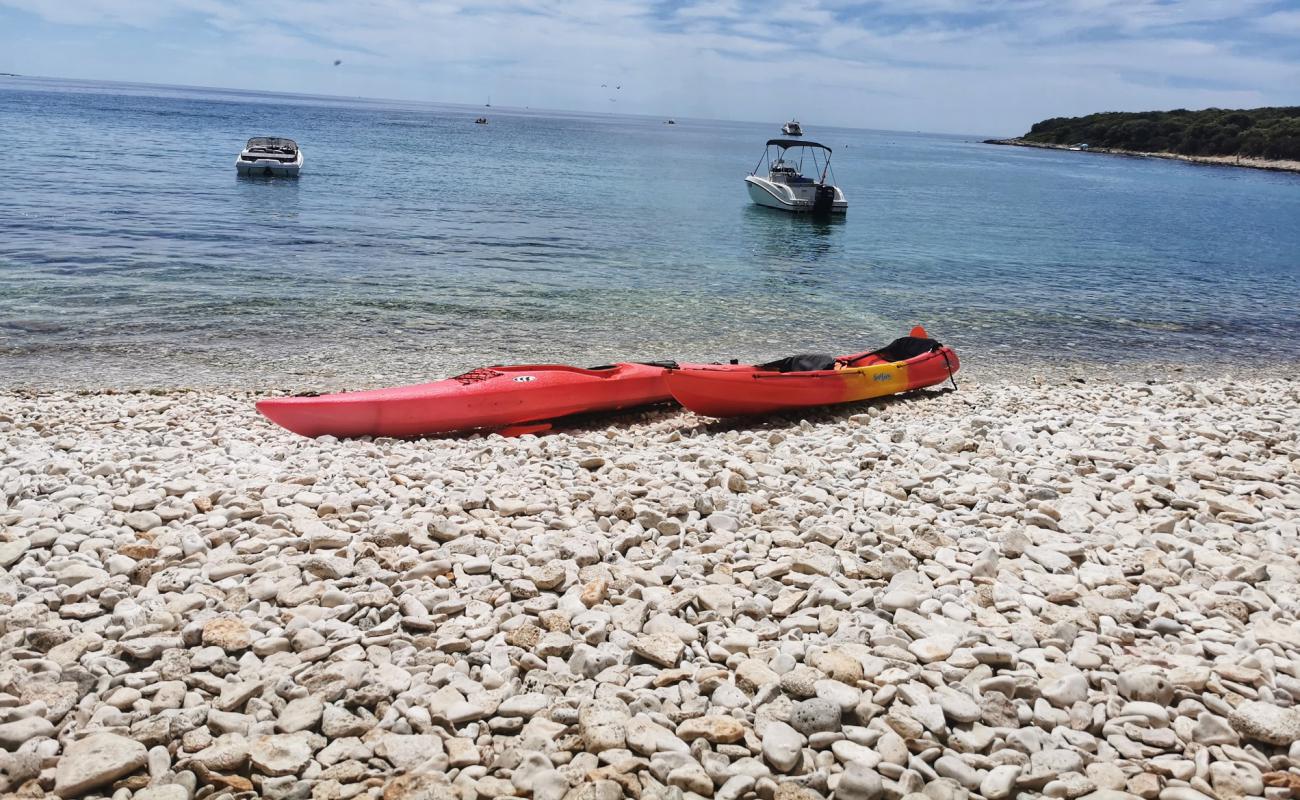 Luna beach'in fotoğrafı beyaz çakıl taş yüzey ile