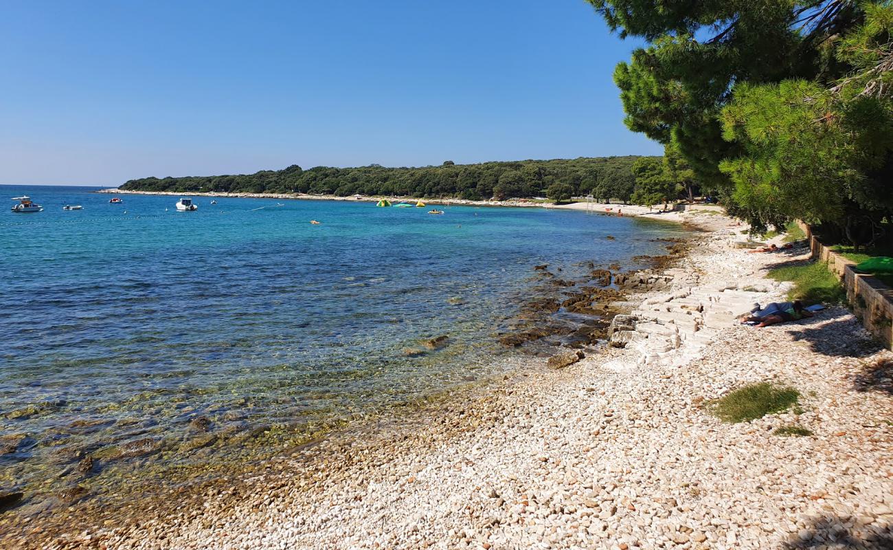 Sv. Jakov beach'in fotoğrafı bej çakıl yüzey ile