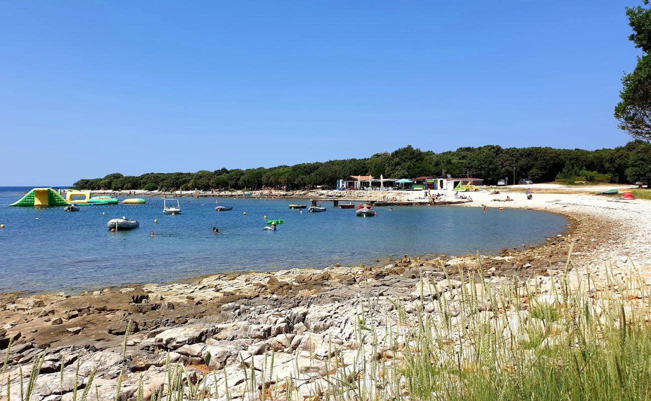 Meneghetti beach'in fotoğrafı hafif çakıl yüzey ile