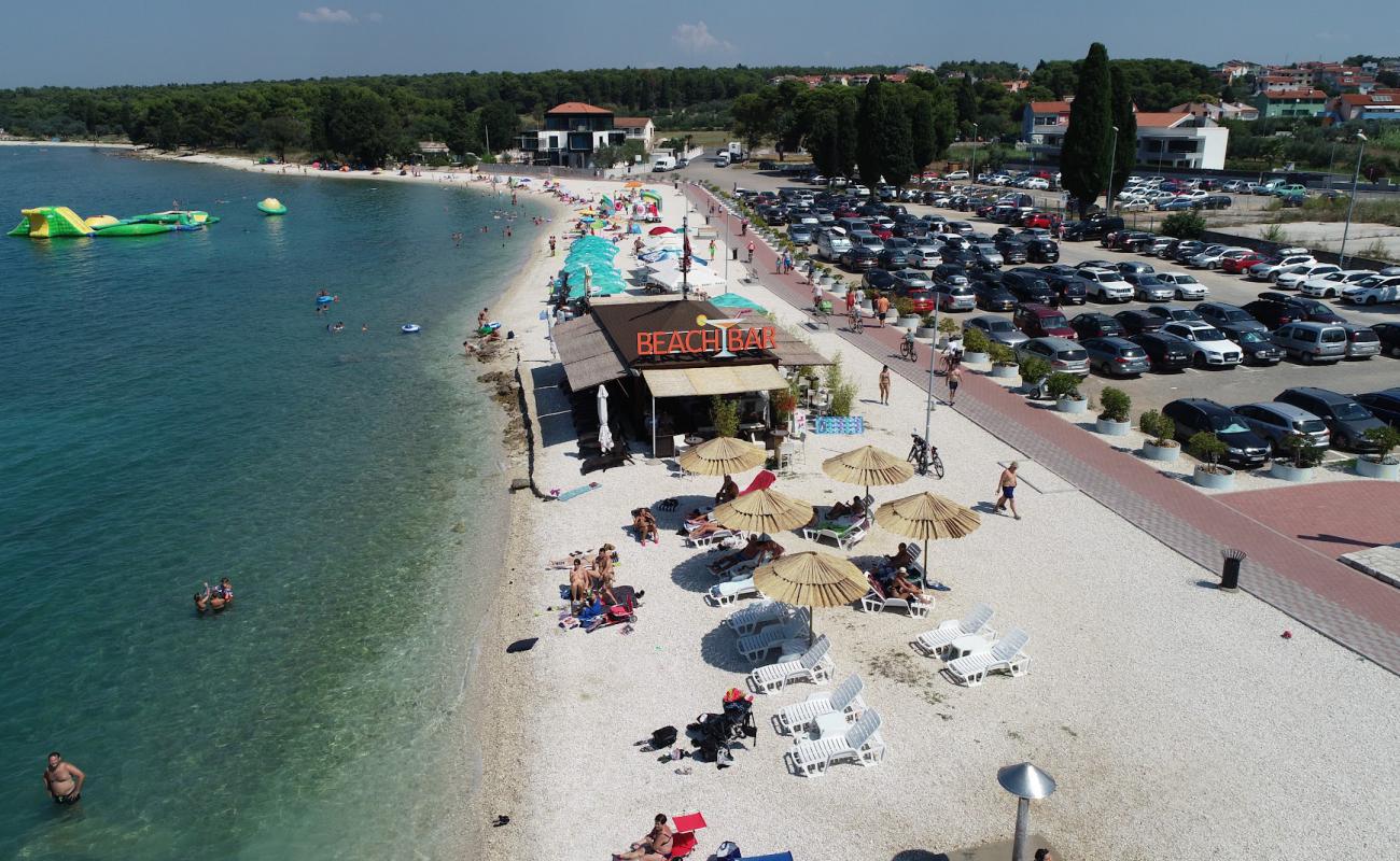 Stara Fazana beach'in fotoğrafı bej çakıl yüzey ile