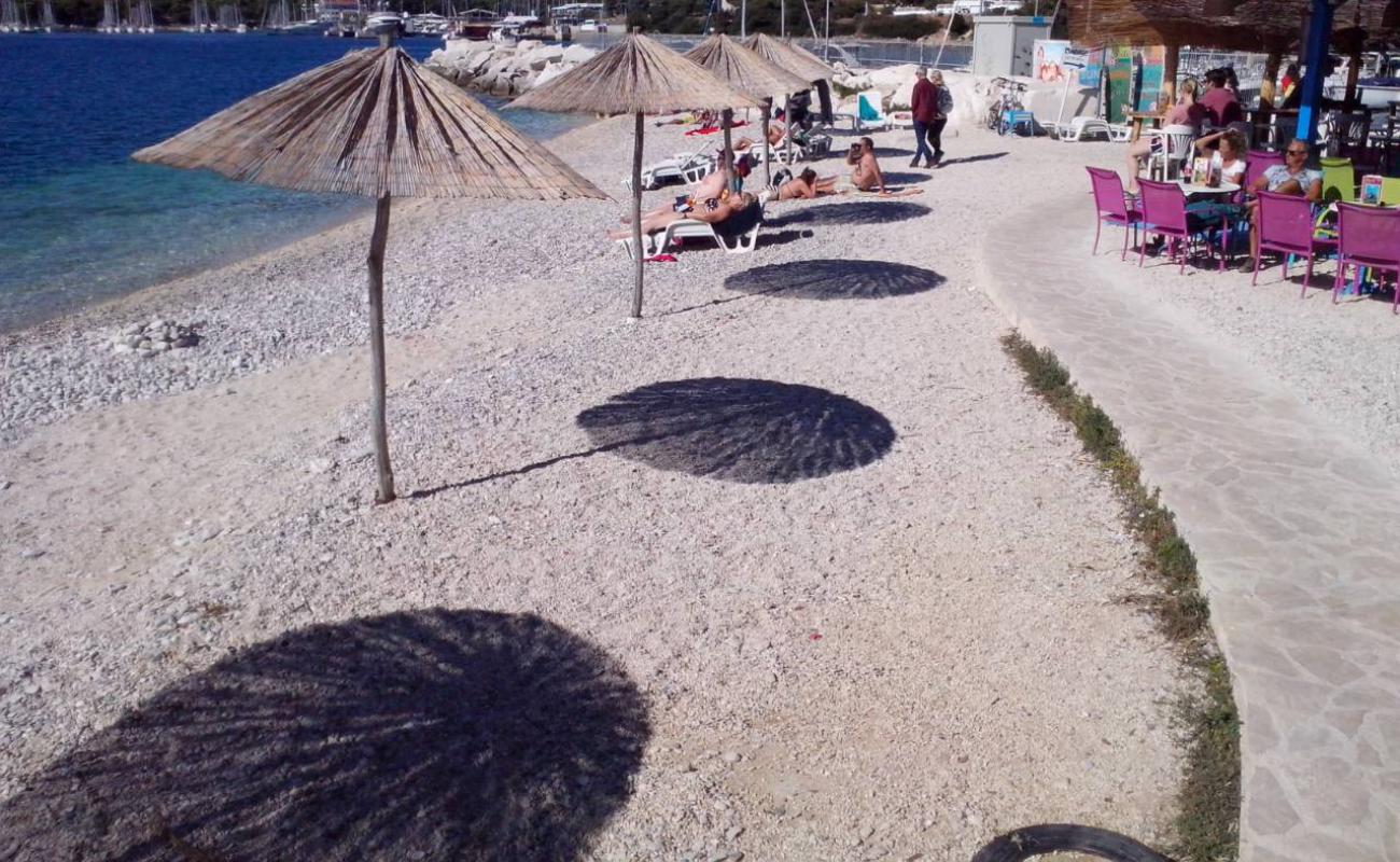 Batana beach'in fotoğrafı i̇nce bej kum yüzey ile