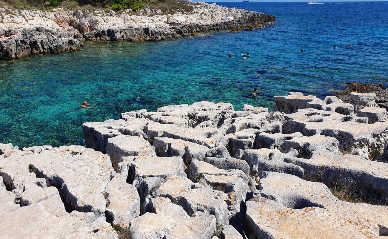 Sv. Mikula beach'in fotoğrafı kayalık arazi yüzey ile