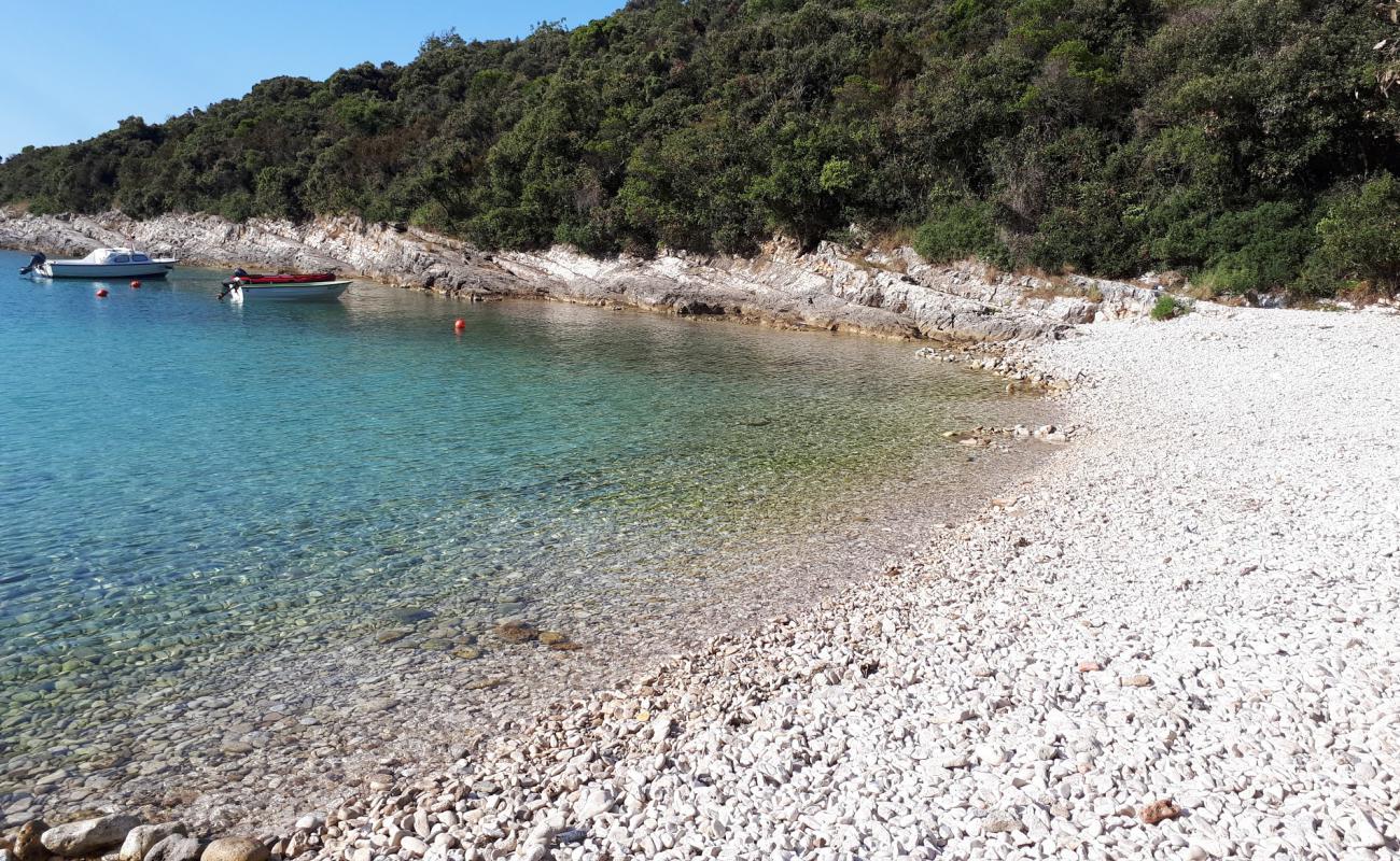 Kavran beach'in fotoğrafı hafif çakıl yüzey ile