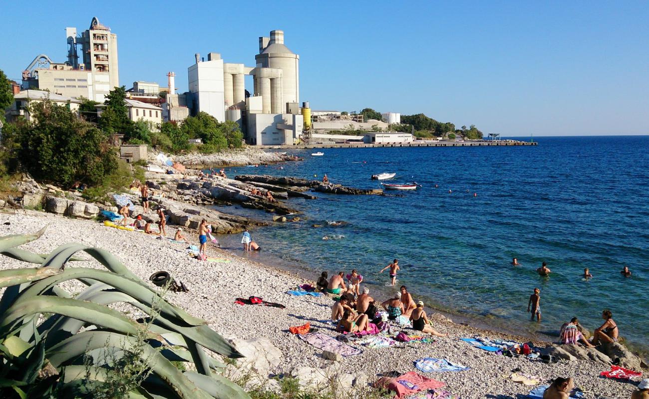 Loreta beach'in fotoğrafı hafif çakıl yüzey ile