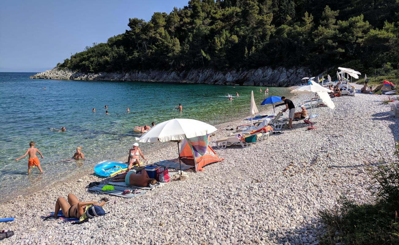 Huboka beach'in fotoğrafı hafif çakıl yüzey ile