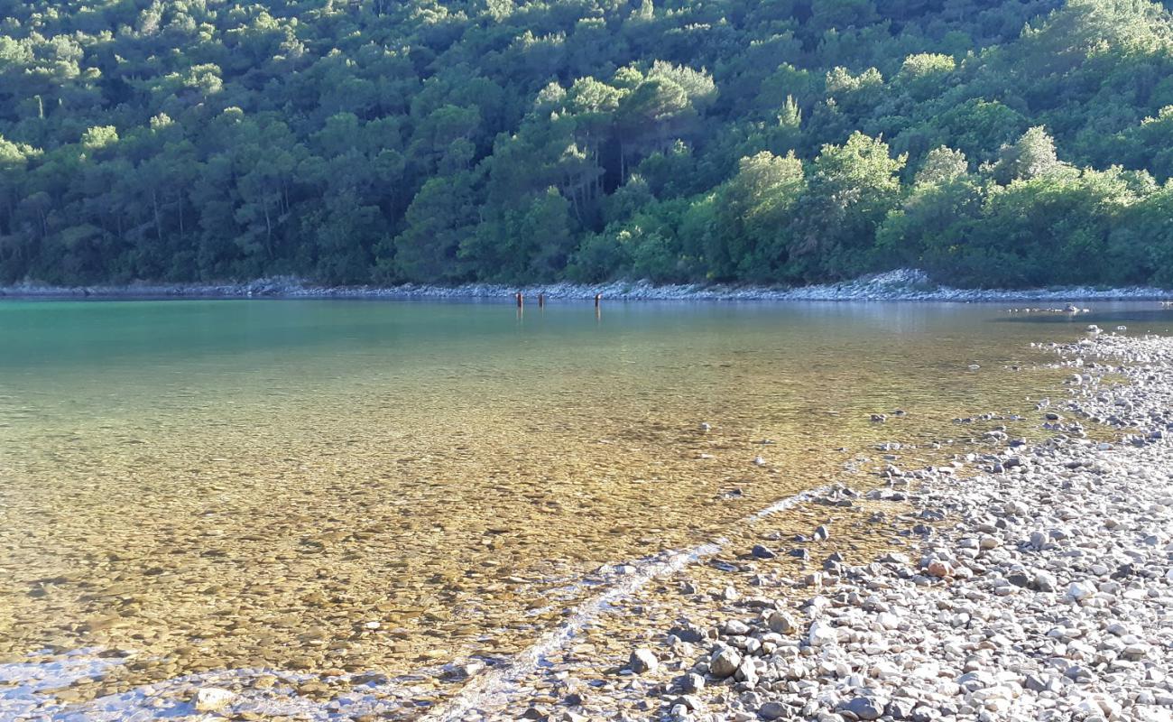 Prtlog beach'in fotoğrafı taşlar yüzey ile