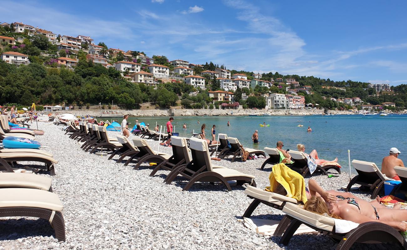 Maslinica beach'in fotoğrafı hafif çakıl yüzey ile