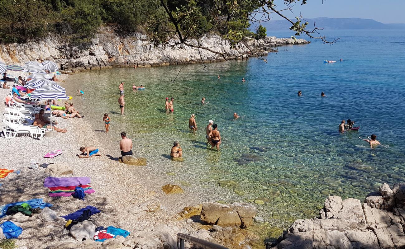 Prizinja beach'in fotoğrafı hafif çakıl yüzey ile