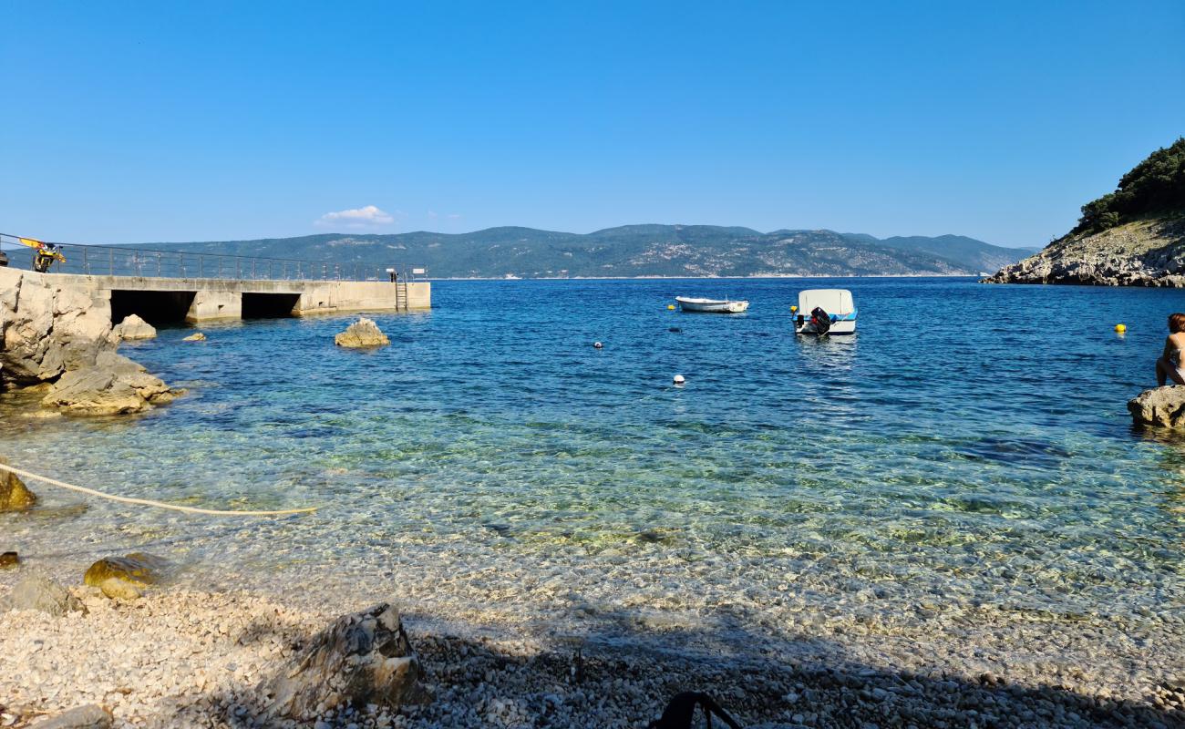 Brestova beach'in fotoğrafı bej çakıl yüzey ile