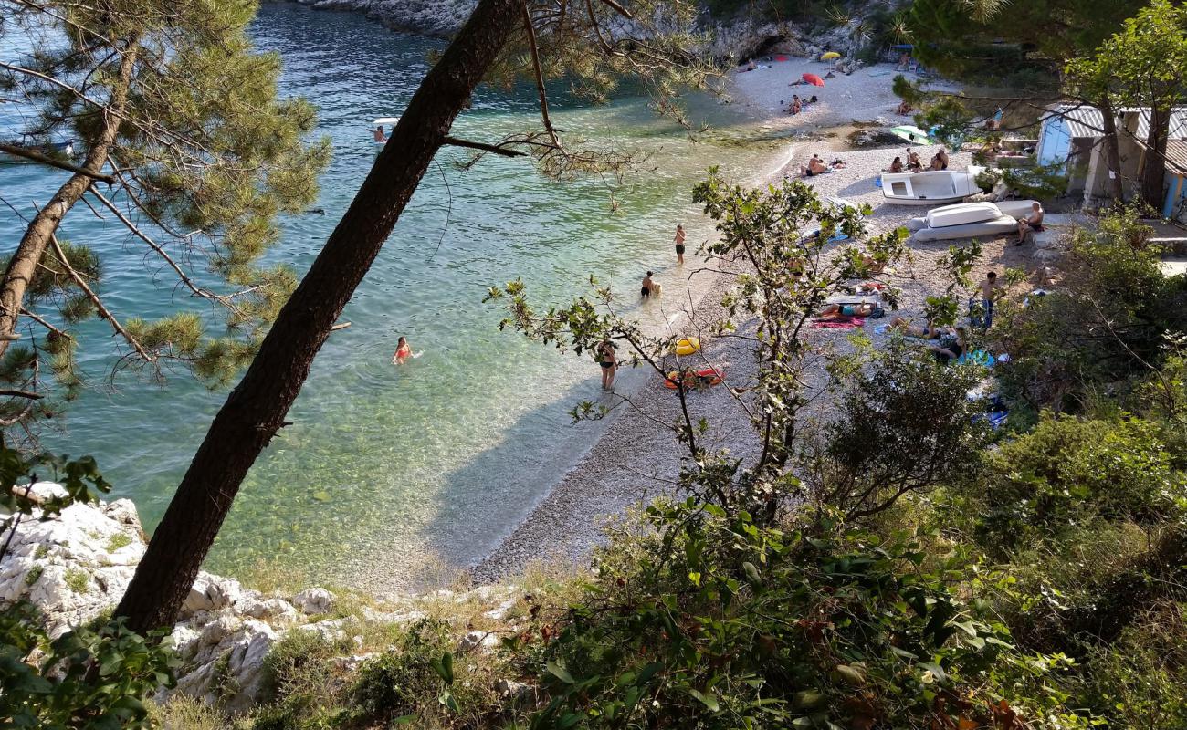 Uboka beach'in fotoğrafı bej çakıl yüzey ile