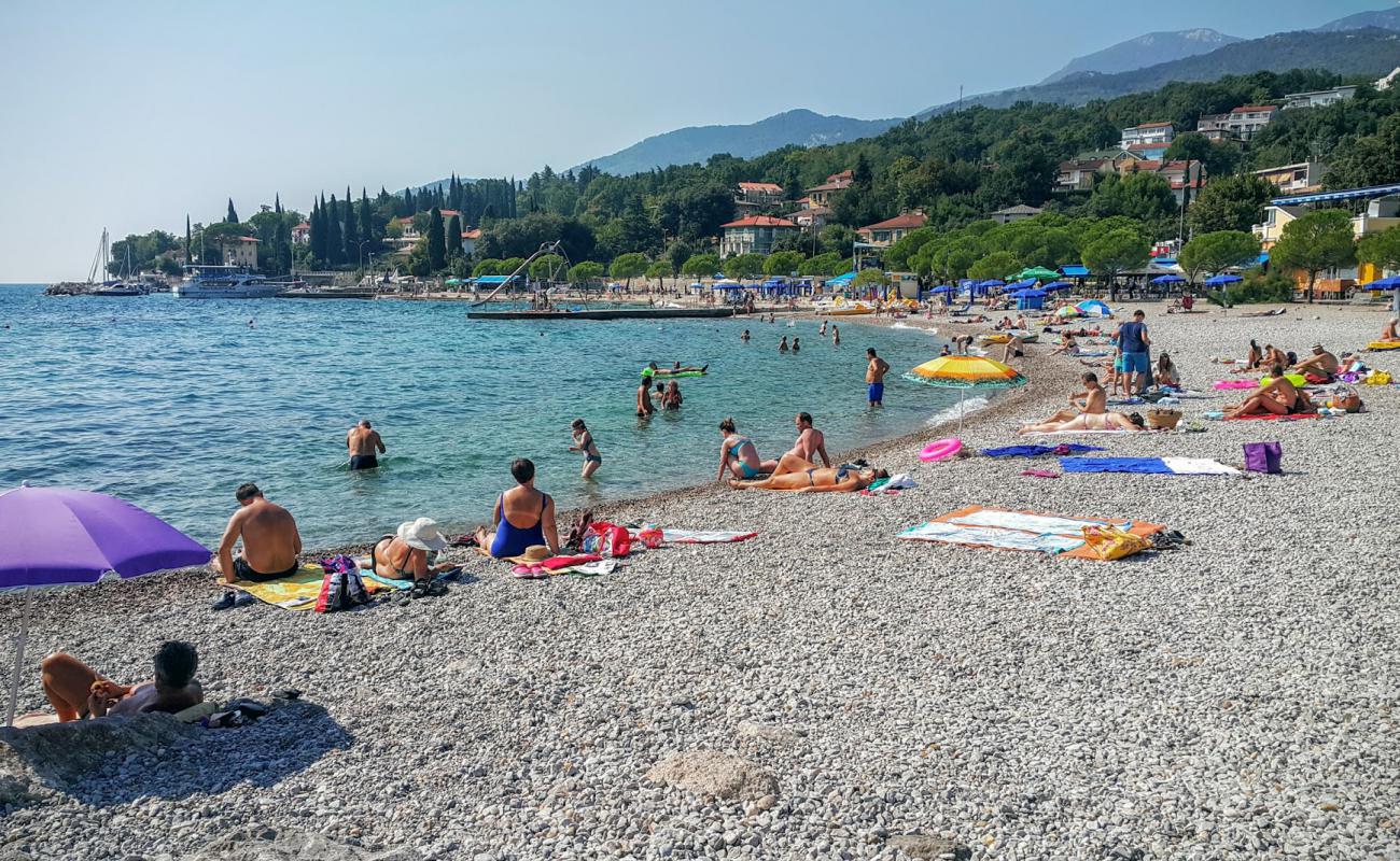 Icici beach'in fotoğrafı gri çakıl taşı yüzey ile