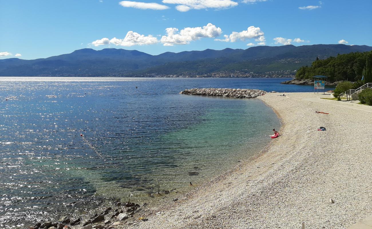 Ploce beach'in fotoğrafı koyu i̇nce çakıl yüzey ile