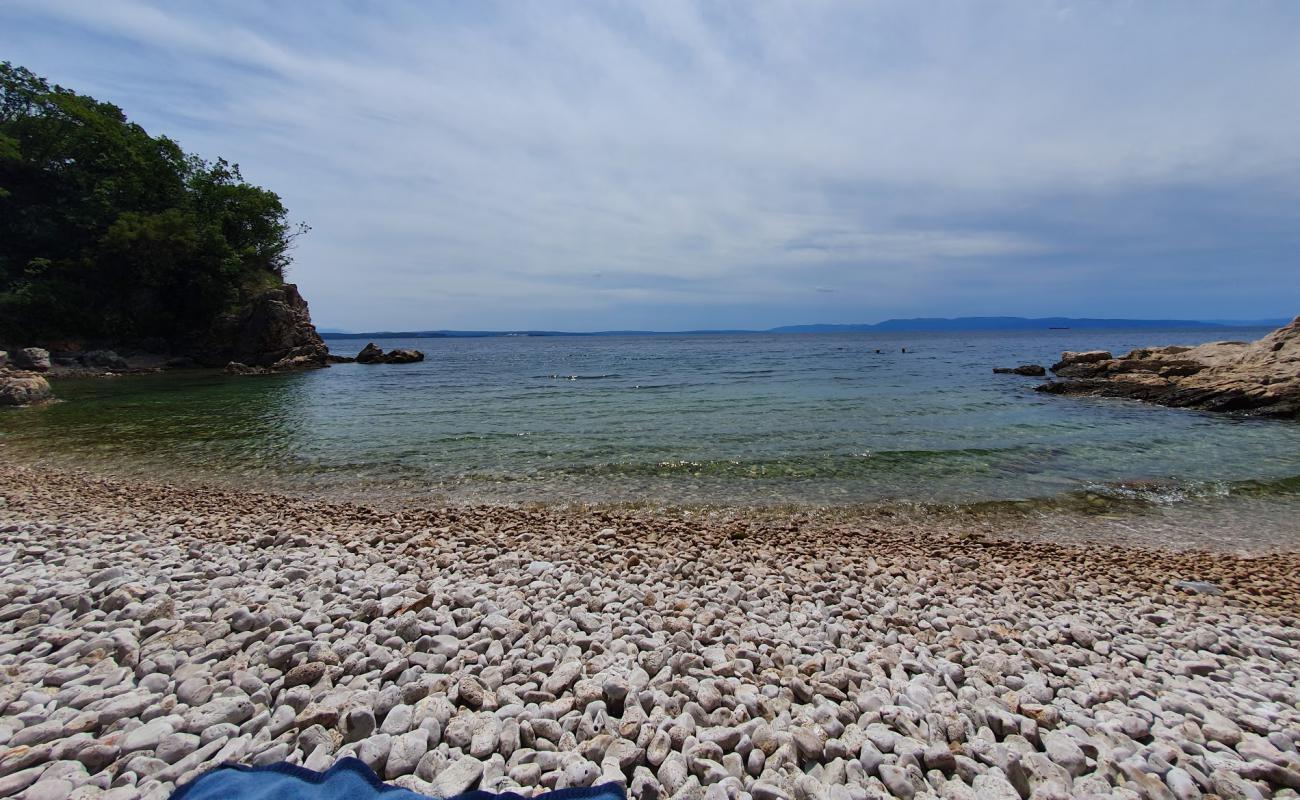 Paveki beach'in fotoğrafı kayalık arazi yüzey ile