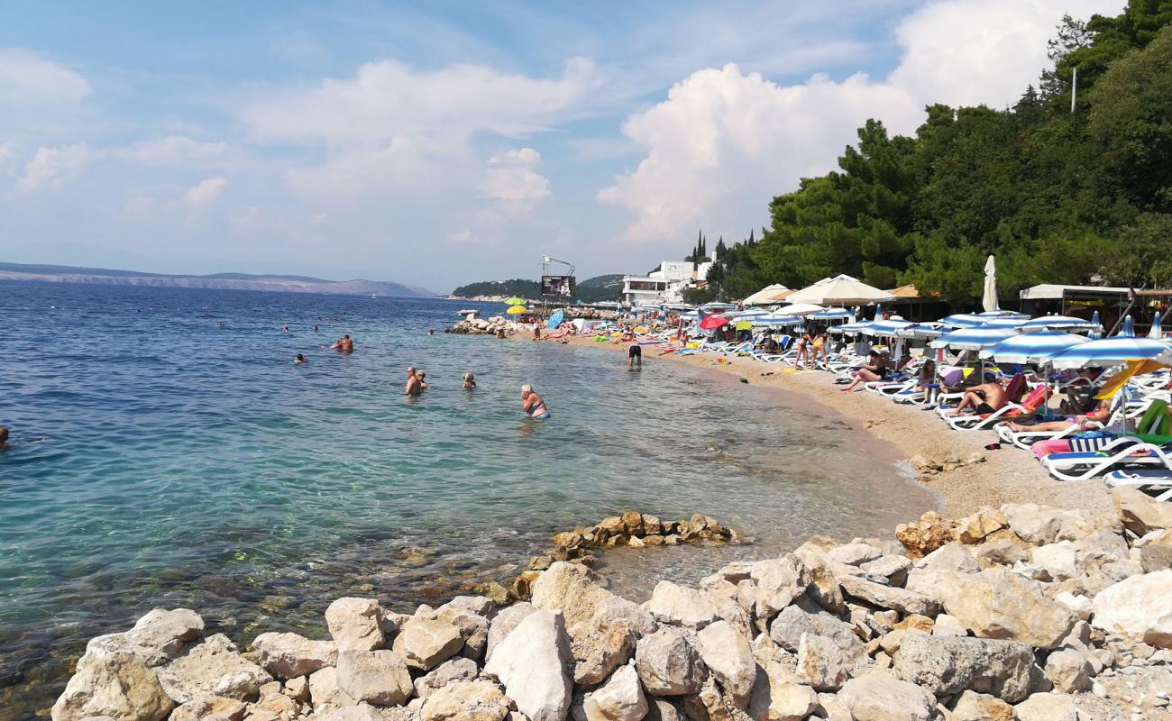 Capriccio beach'in fotoğrafı gri ince çakıl taş yüzey ile