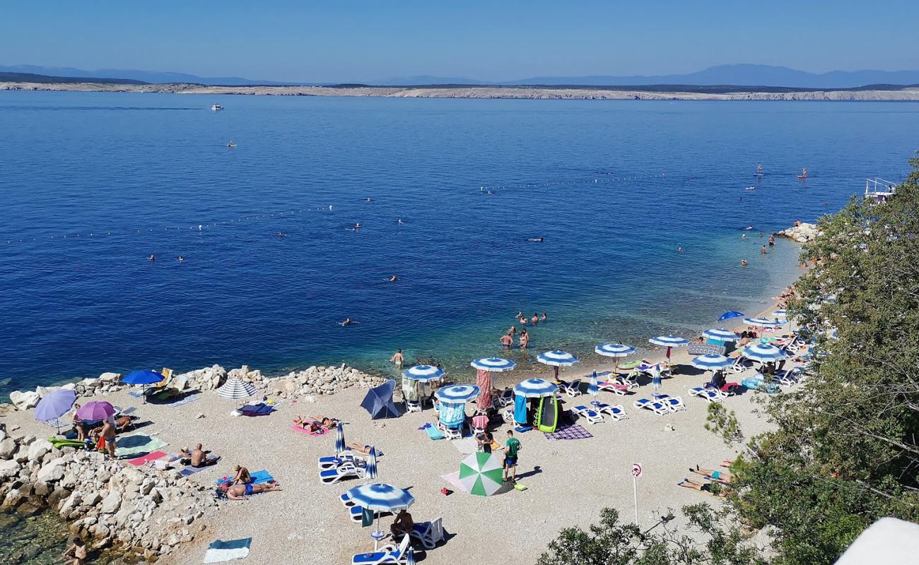 Omorika beach II'in fotoğrafı hafif ince çakıl taş yüzey ile