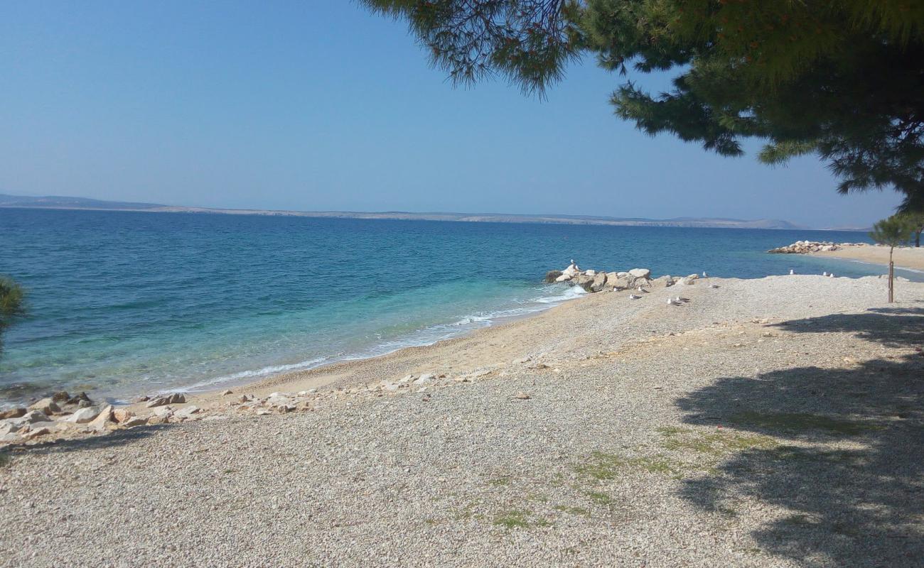 Crikvenica beach'in fotoğrafı hafif ince çakıl taş yüzey ile