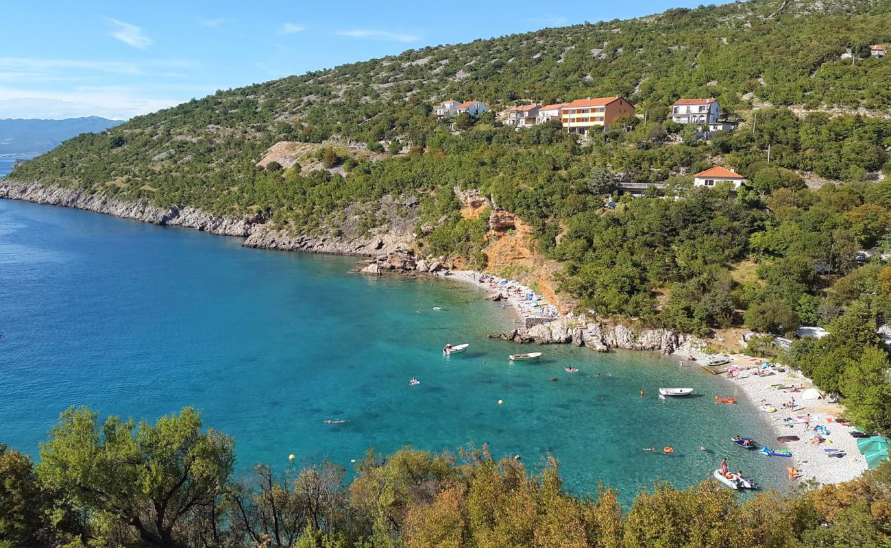 Vratarusa'in fotoğrafı küçük gri çakıllar yüzey ile