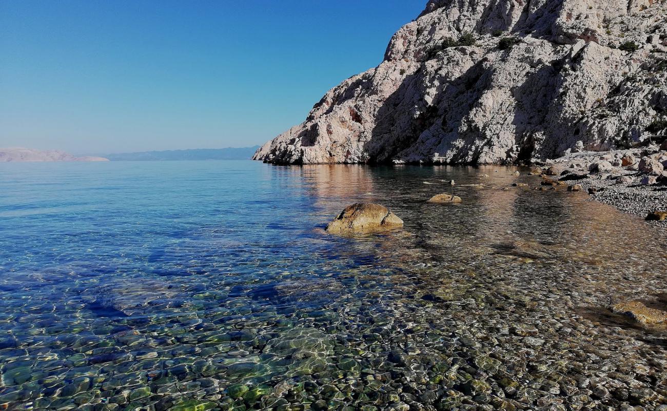 Plaza Lukovo III'in fotoğrafı küçük bej çakıl yüzey ile