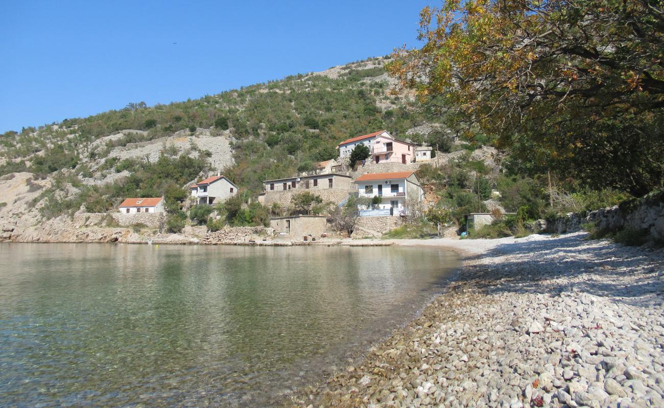 Plaza Vranjak'in fotoğrafı hafif çakıl yüzey ile