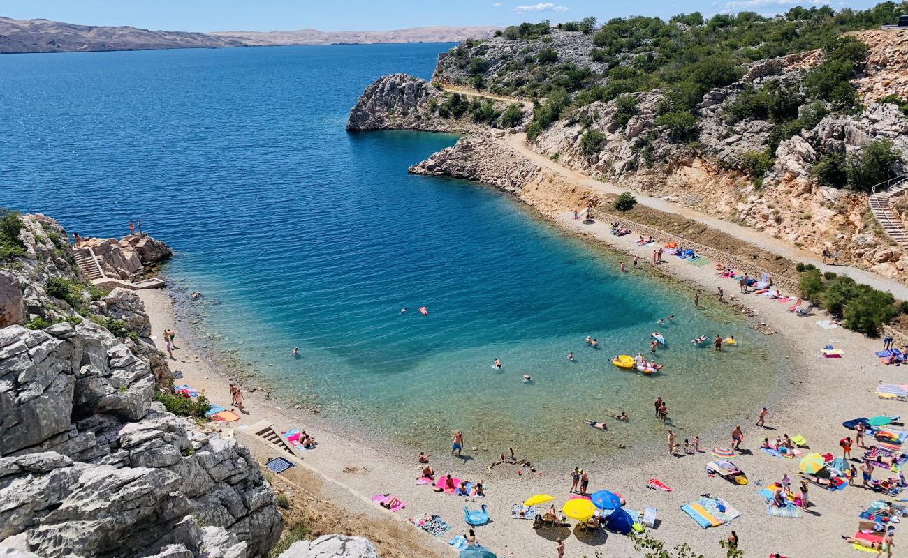 Tatinja beach'in fotoğrafı bej çakıl yüzey ile