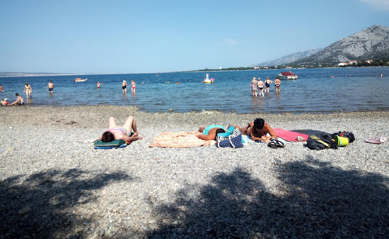 Opcina Starigrad'in fotoğrafı hafif ince çakıl taş yüzey ile