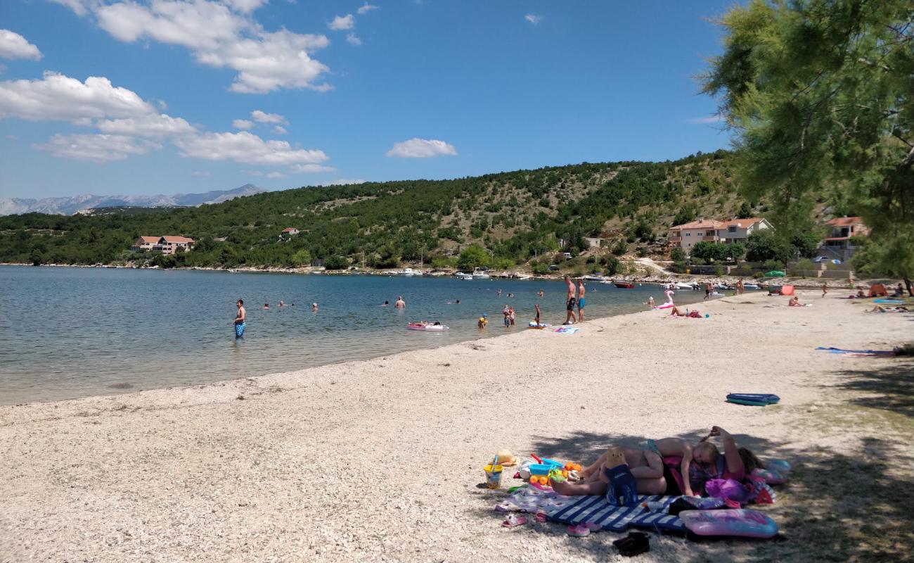 Dumicina beach'in fotoğrafı hafif ince çakıl taş yüzey ile