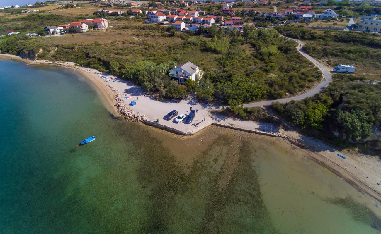 Plaza Rtina'in fotoğrafı bej kum ve çakıl yüzey ile