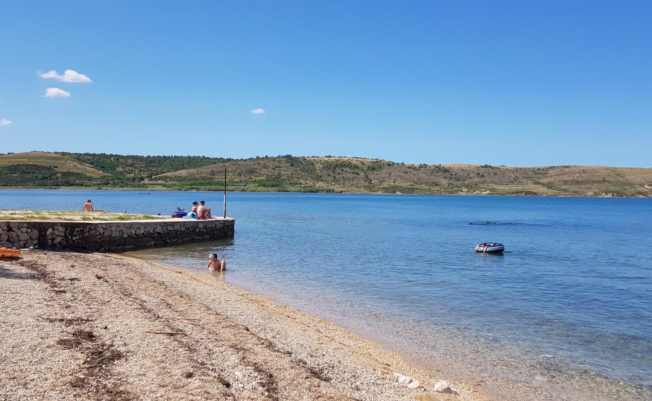 Plaza Plemici'in fotoğrafı hafif ince çakıl taş yüzey ile