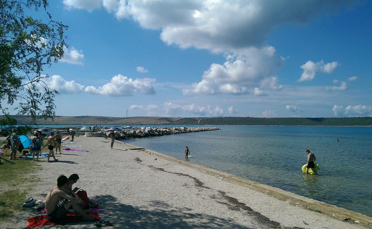 Ljubac beach II'in fotoğrafı hafif ince çakıl taş yüzey ile