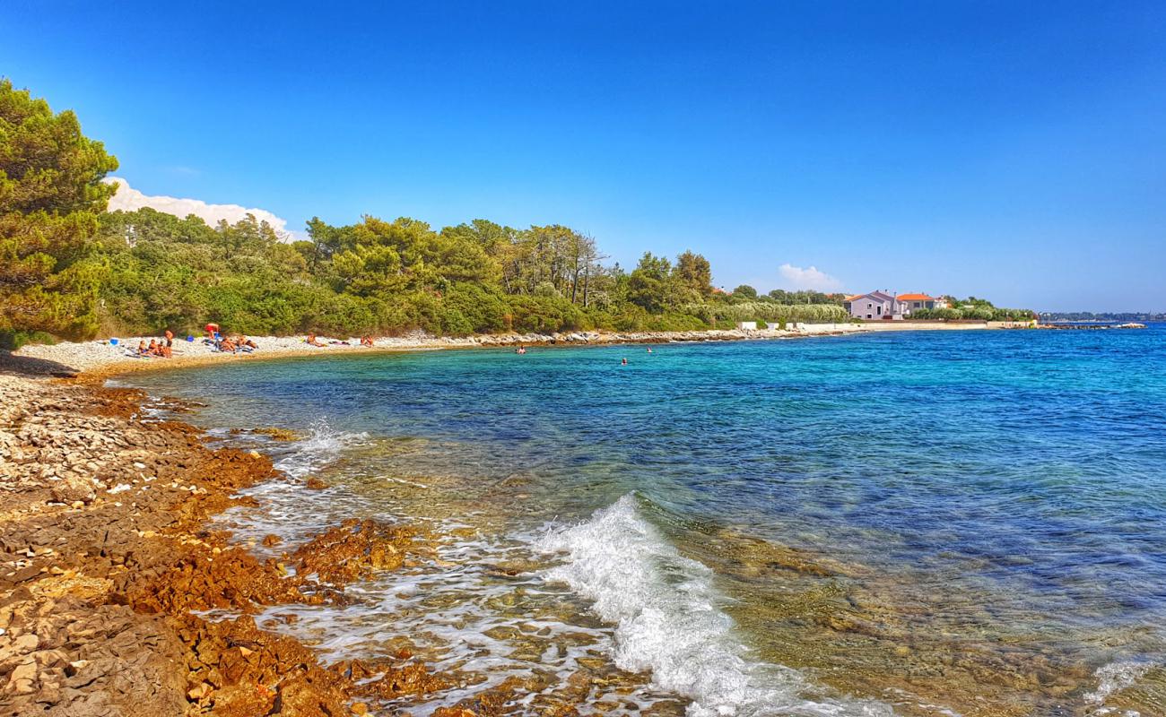 Kozino beach'in fotoğrafı taşlar yüzey ile