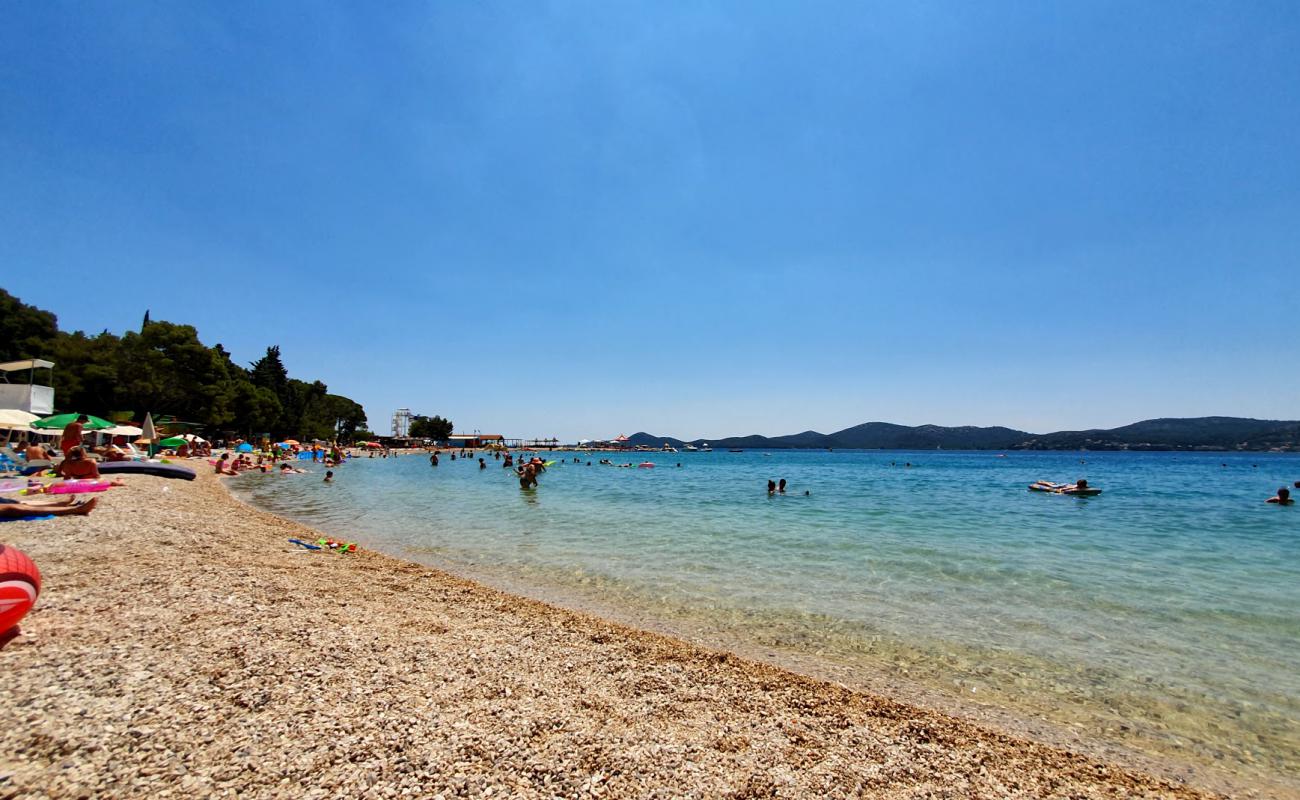 Drazice beach'in fotoğrafı hafif ince çakıl taş yüzey ile