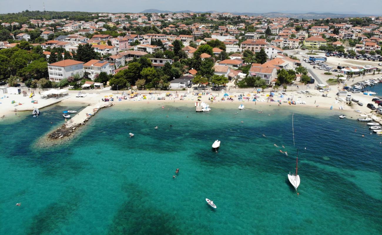 Pakostane beach'in fotoğrafı hafif ince çakıl taş yüzey ile