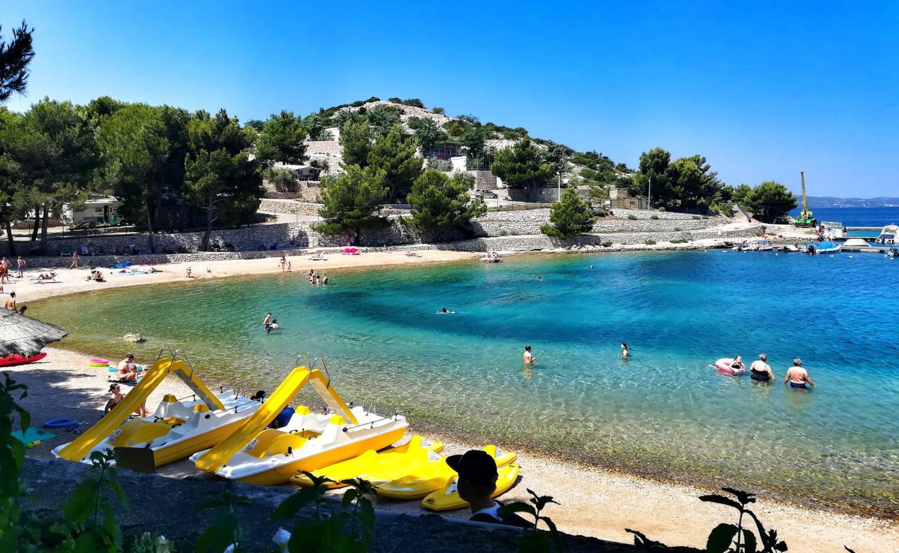 Oaza Mira beach'in fotoğrafı hafif ince çakıl taş yüzey ile