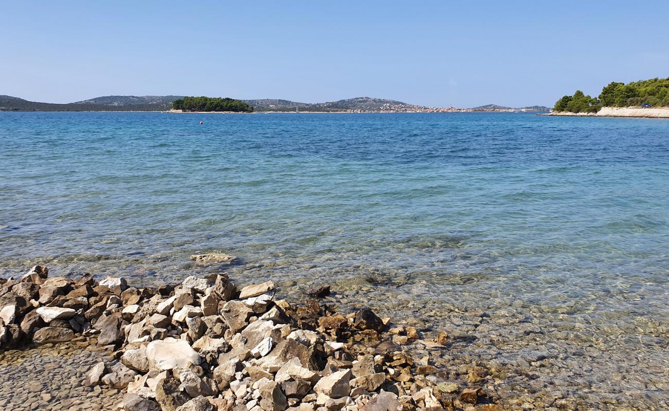 Felun beach'in fotoğrafı bej çakıl yüzey ile