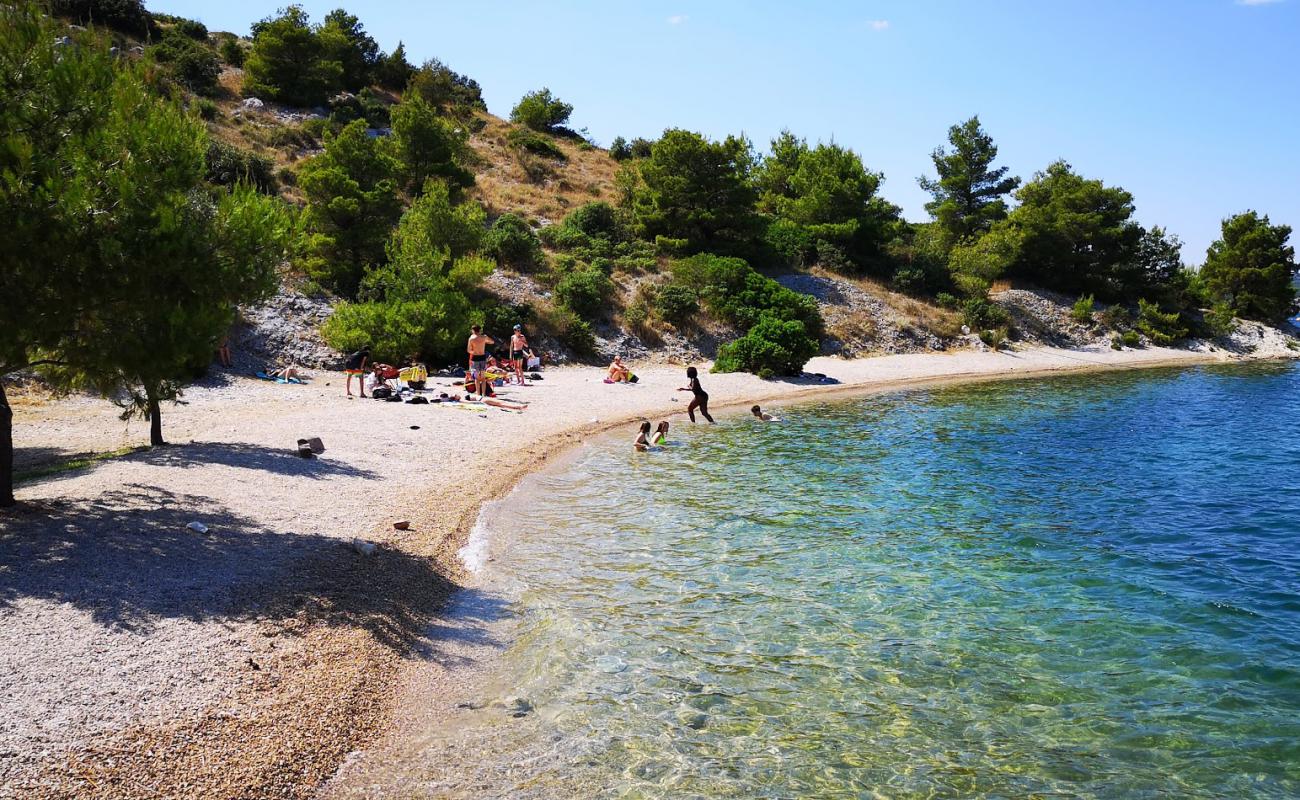 Martinska beach'in fotoğrafı hafif ince çakıl taş yüzey ile