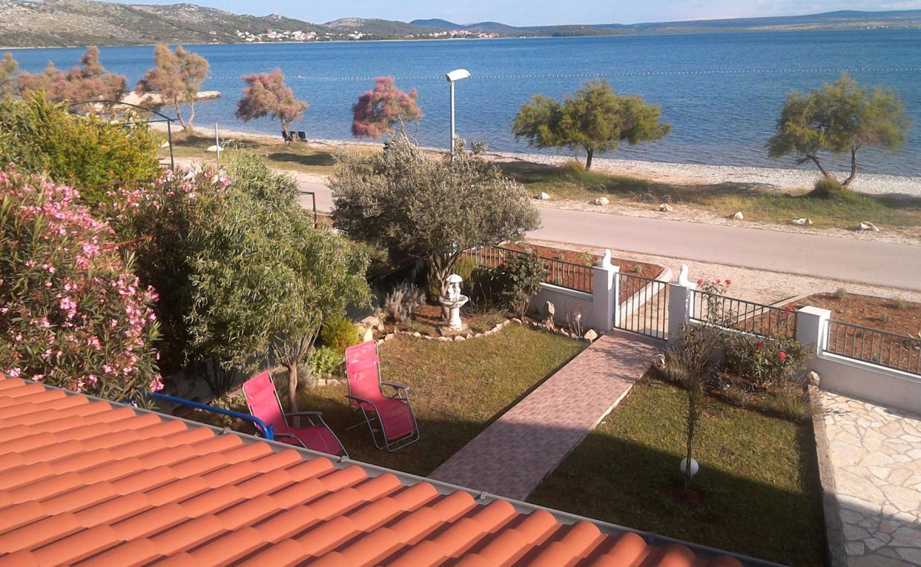 Solist II beach'in fotoğrafı bej çakıl yüzey ile