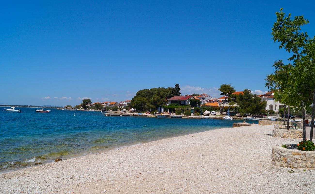 Brodarica beach'in fotoğrafı bej kum ve çakıl yüzey ile