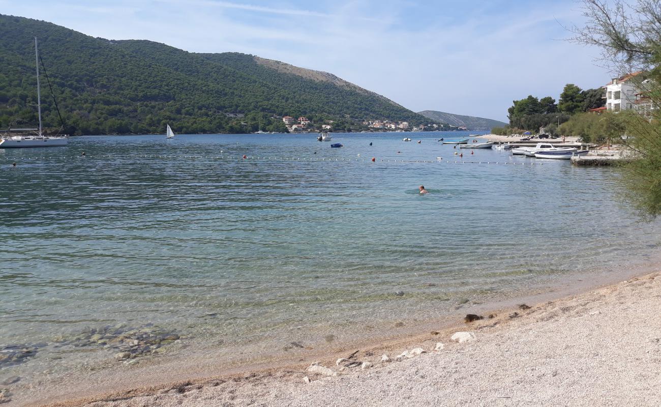 Dumici beach'in fotoğrafı ve yerleşim