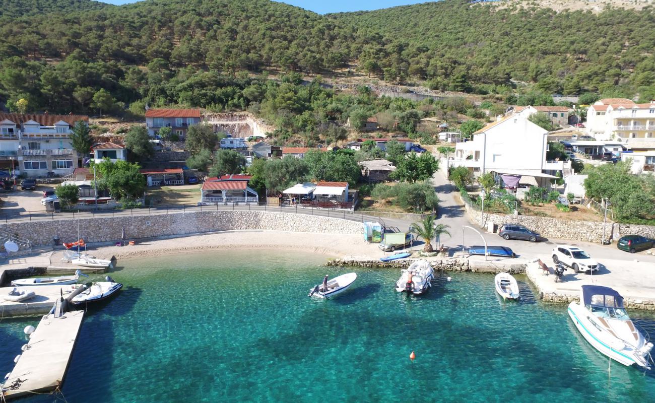 Legend beach'in fotoğrafı küçük bej çakıl yüzey ile