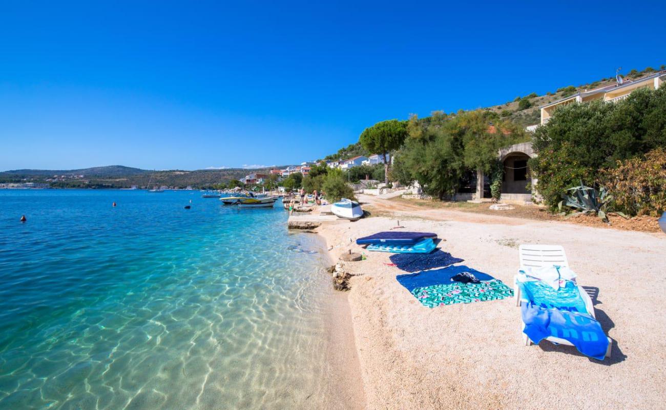 Zatoglav beach'in fotoğrafı hafif ince çakıl taş yüzey ile