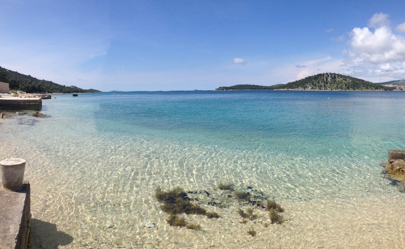 Mezaroca beach'in fotoğrafı küçük bej çakıl yüzey ile