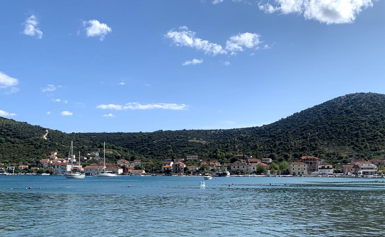 Zagrada beach'in fotoğrafı hafif çakıl yüzey ile